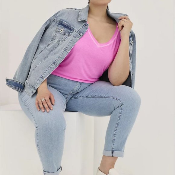 TORRID PINK GLO PERFECT V NECK TEE SHIRT SIZE 3 OR 2X  NWT - Picture 2 of 4